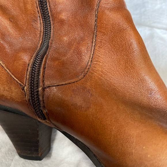 Gorgeous pair of leather Born riding style boots - Picture 6 of 8